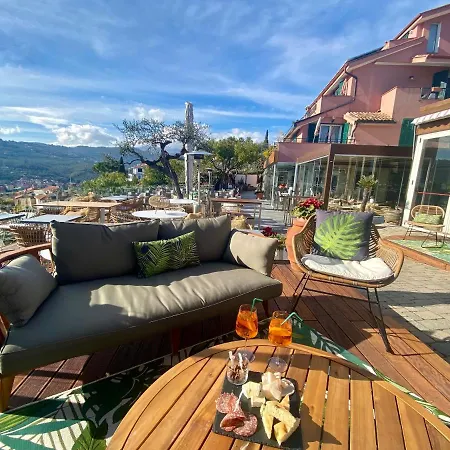 Ξενοδοχείο με διαμερίσματα Giada 4*